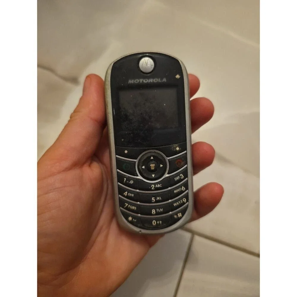 Motorola C139 Silver Black TracFone Prepaid Wireless Device